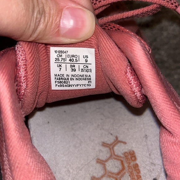 Women’s ASICS size 9 - Picture 6 of 8